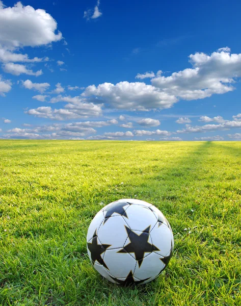 Una pelota de fútbol — Foto de Stock