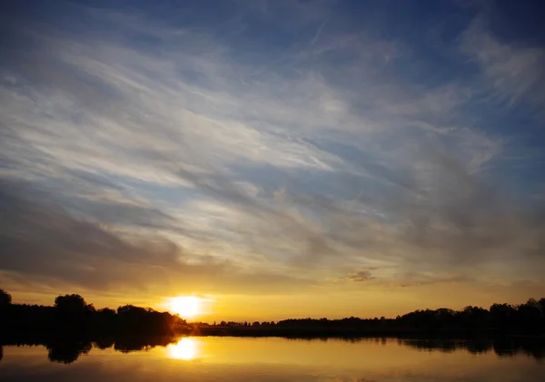 Západ slunce jezeře — Stock fotografie