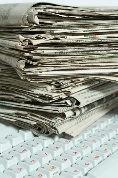Newspapers on keyboard — Stock Photo, Image