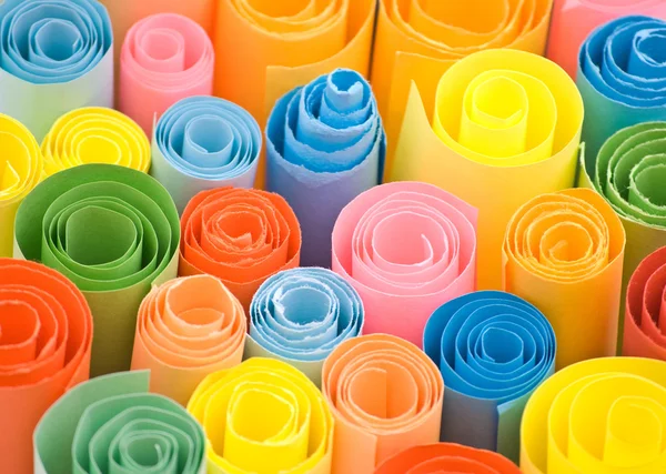 Скрученные разноцветные бумаги — стоковое фото