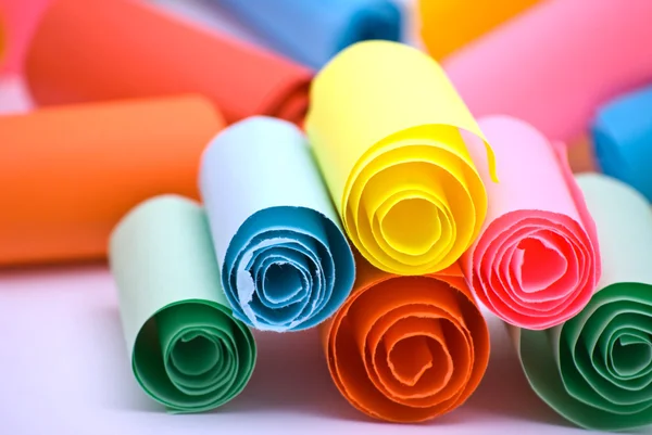 Válcované barevné papíry — Stock fotografie