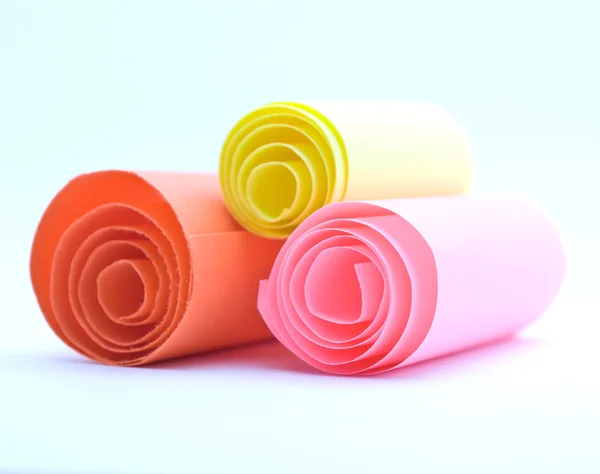 Hengerelt színes papírok — Stock Fotó