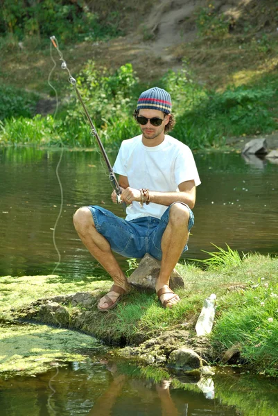 Hombre pescando — Foto de Stock