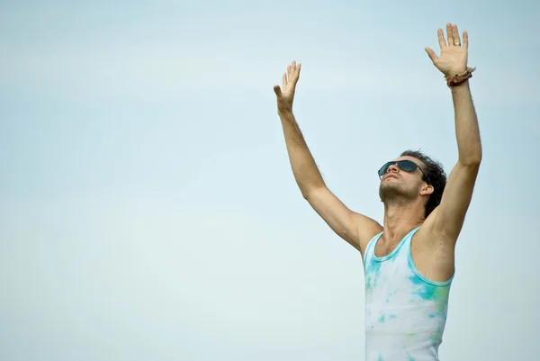 Man with his arms wide open — Stock Photo, Image