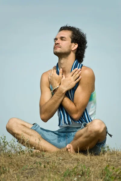 Hombre yoga —  Fotos de Stock