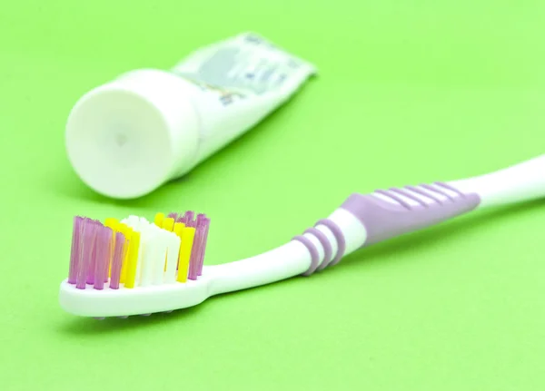Барвистий зубна щітка — стокове фото