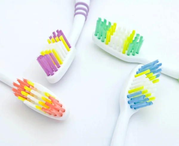 Värikkäät hammasharjat — kuvapankkivalokuva