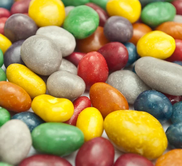 Разноцветные шоколадные таблеточки — стоковое фото