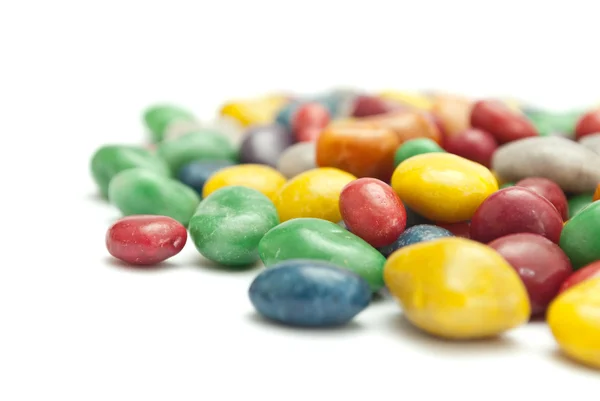 Цветные шоколадные таблеточки крупным планом — стоковое фото