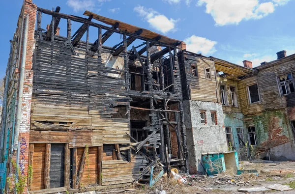 Elhagyott leégett házban — Stock Fotó