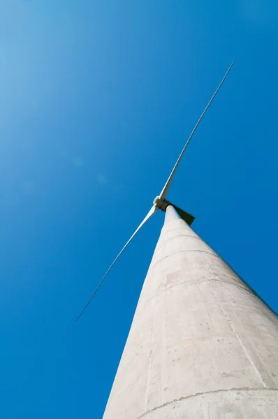 Windmill and blue sky — Stock Photo, Image