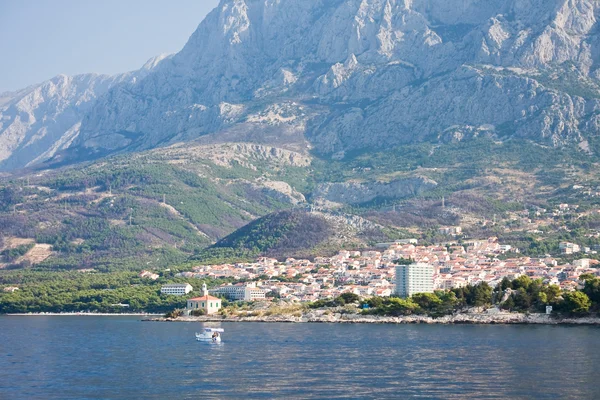 Weergave van het resort makarska. Kroatië — Stockfoto