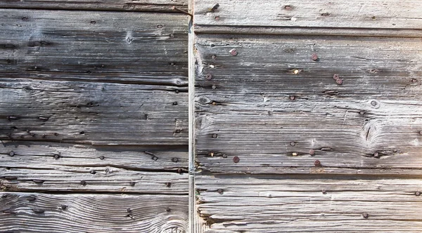 Fragmento de uma parede velha de madeira com pregos — Fotografia de Stock