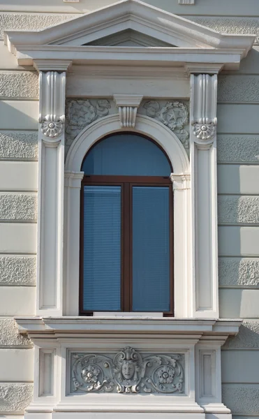 Окна дома. Хорватия — стоковое фото