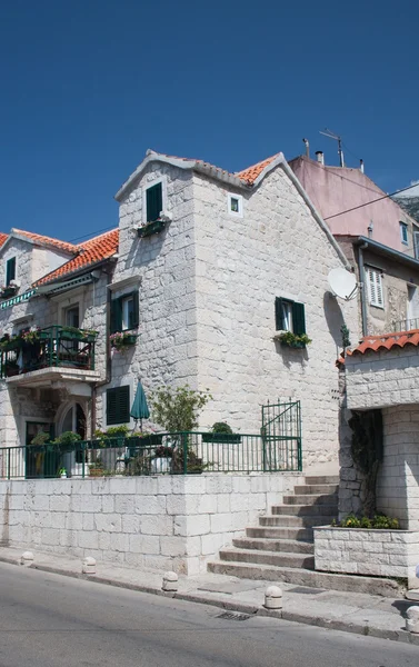 Lägenheter. Makarska. Kroatien — Stockfoto