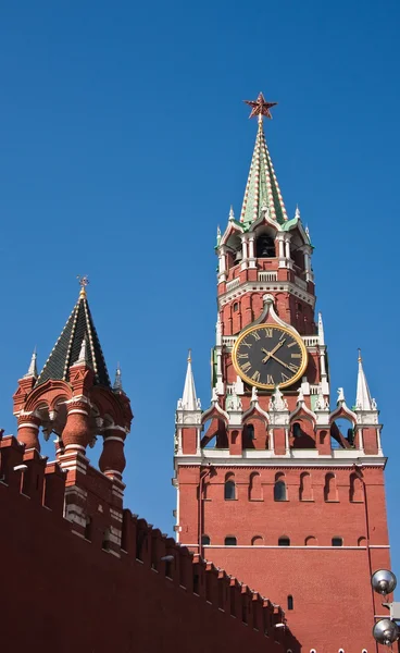 De spasskaya en imperial torens van kremlin van Moskou — Stockfoto