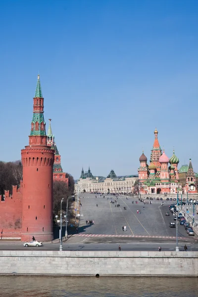 Moscow kremlin torens en Vasilevski afkomst. Moskou — Stockfoto