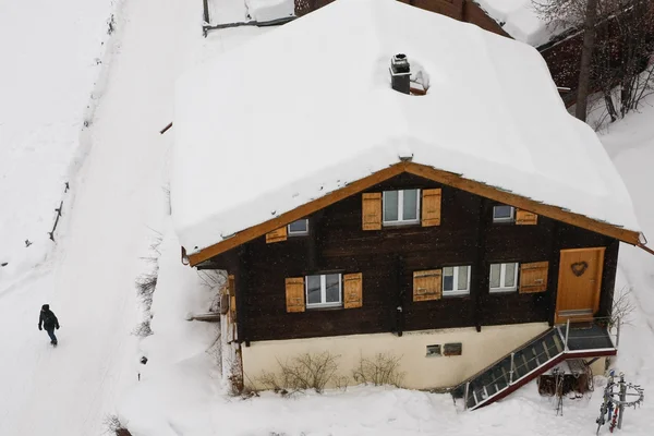 Hotel na horách. Ski resort cervinia, Itálie — Stock fotografie