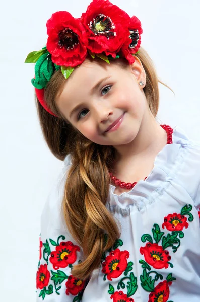 Mooi meisje in een Oekraïense nationale kostuum — Stockfoto