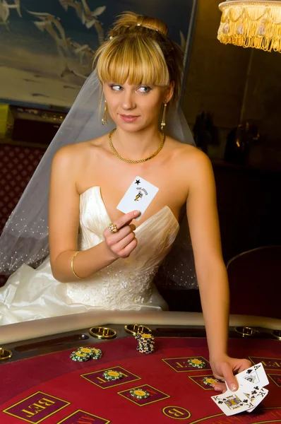 Mariée heureuse dans un casino — Photo