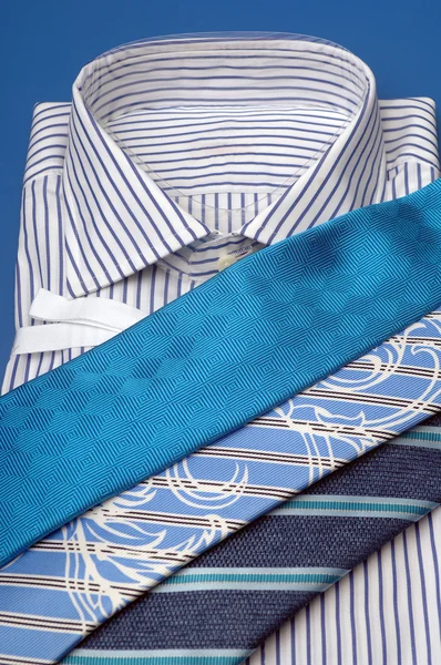 Ties of different colors lie on a shirt — Stock Photo, Image