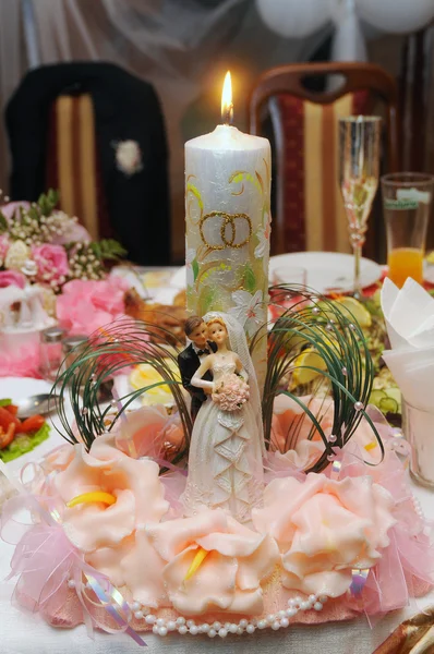 Kerze auf dem Tisch — Stockfoto