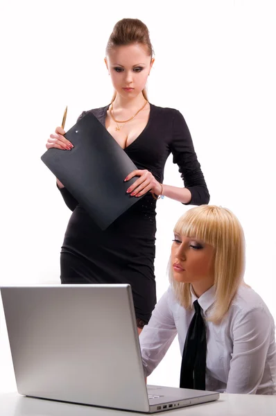 Dos mujeres trabajan — Foto de Stock