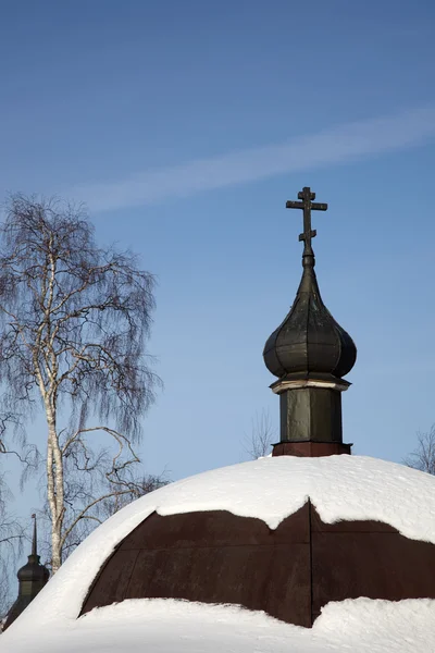 Kostelní kupole s křížem, Klášter Kirillo-Bělozerský, Rusko — Stock fotografie