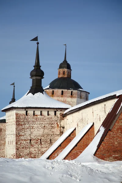 Fortyfikacje prawosławnego klasztoru Kirillo-Belozersky, Kirillov, Rosja — Zdjęcie stockowe
