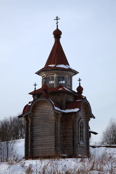 俄罗斯基里洛夫，冬季的木制东正教教堂 — 图库照片