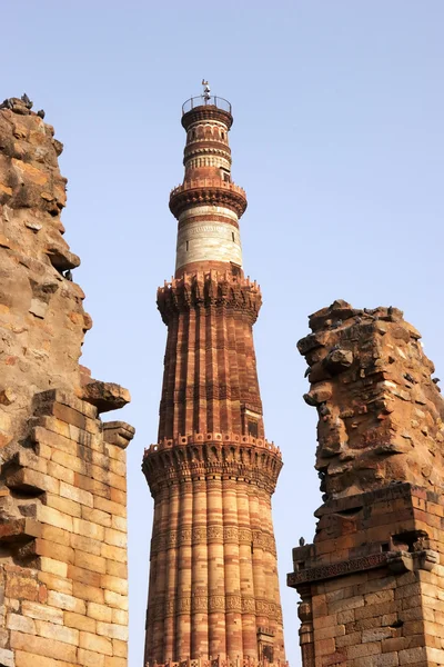 Qutb Minar minaret toren complex, Delhi, India — Stockfoto