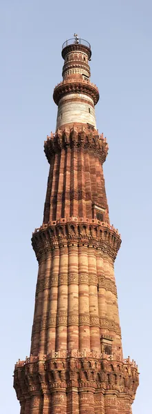 Qutb Minar Minarete torre panorama, Deli, Índia Imagem De Stock