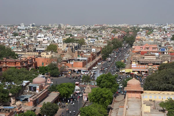 Jaipur straten panorama van Ishwar Lat minaret, India — Stockfoto