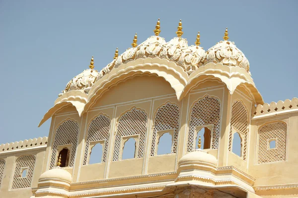 Okna kratowe w Pałacu Wiatrów, Jaipur, Indie — Zdjęcie stockowe