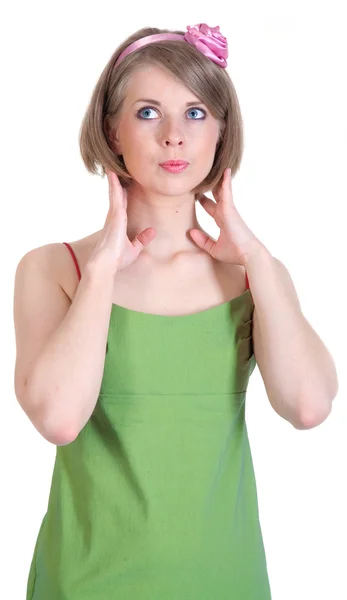 Красота молодой женщины в зеленом платье — стоковое фото