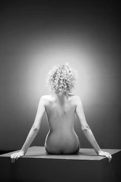 Nahá zpět a tělo na mladé ženě — Stock fotografie