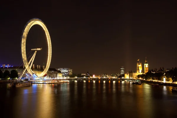 Лондонский глаз на реке Темзе. — стоковое фото