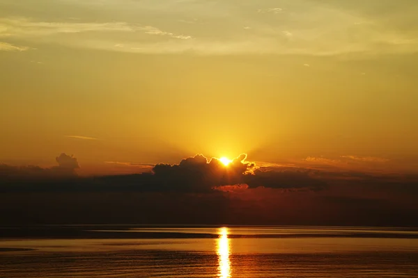 Sonnenuntergang auf See — Stockfoto