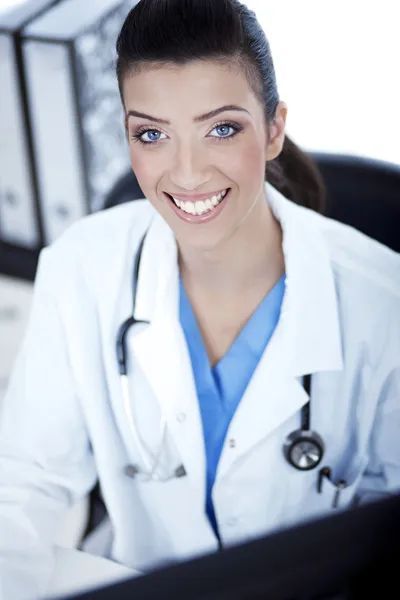 Jasny uśmiech przez lekarza — Zdjęcie stockowe