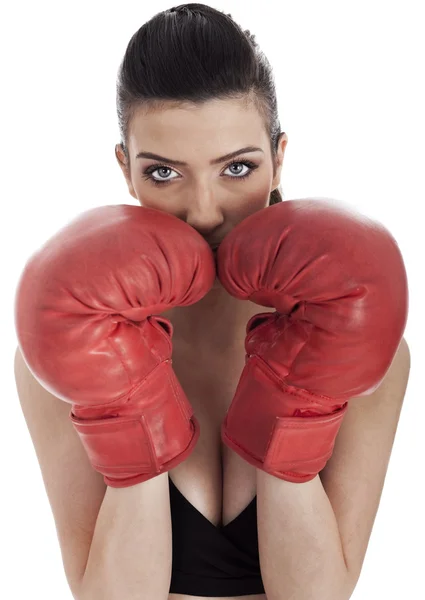 Vrouw die betrekking hebben op haar mond met rode handschoenen — Stockfoto