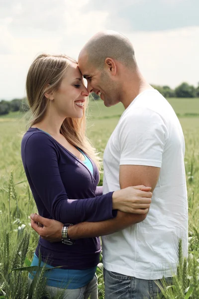 Par att komma nära i Romantik — Stockfoto