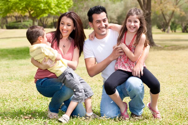 Счастливая семья в парке Стоковое Фото