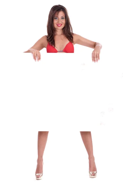 Mosolygó fiatal nő piros bikini — Stock Fotó