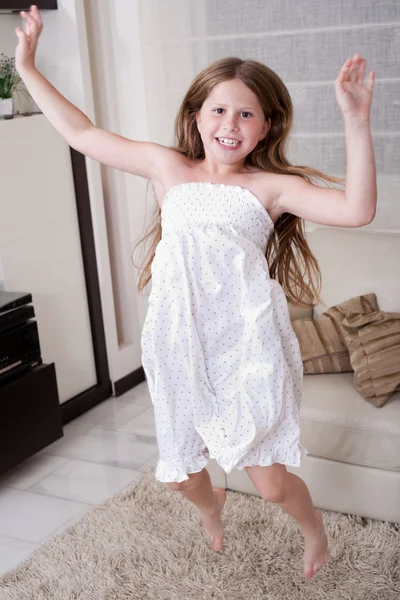 Young little girl jumping — Stock Photo, Image