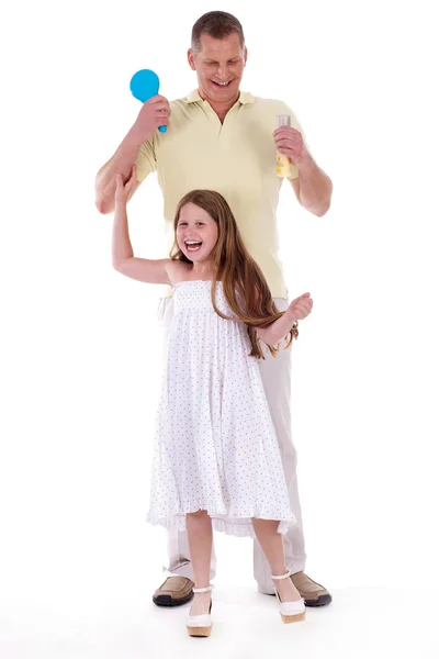 Padre cariñoso jugando con su hermosa hija — Foto de Stock