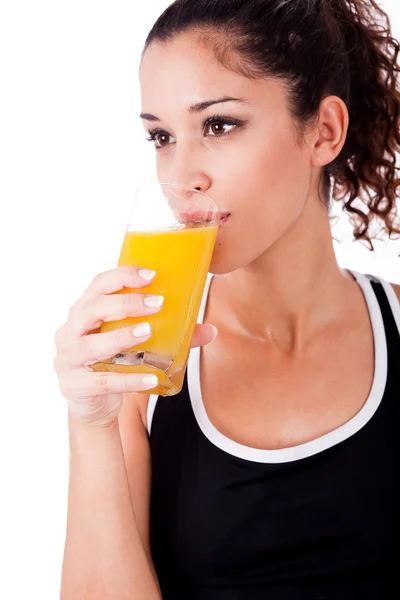 Fitness tjej dricker en färsk juice — Stockfoto