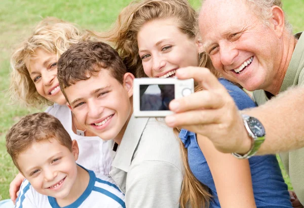Portrait of extended family — Stock Photo, Image