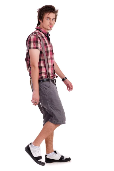 Casual ung kille i gångavstånd posture — Stockfoto