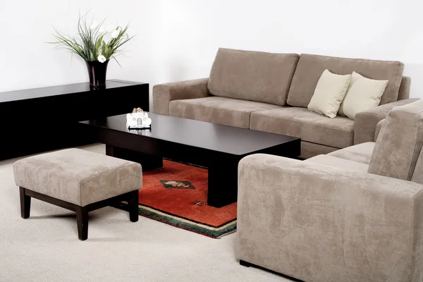 Vardagsrum med moderna möbler — Stockfoto