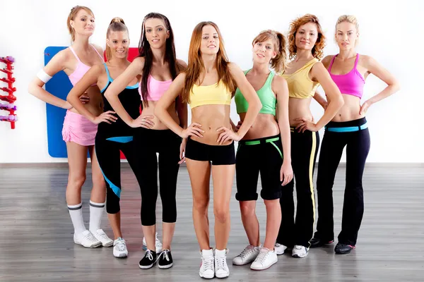 Longitud completa de las mujeres en forma — Foto de Stock